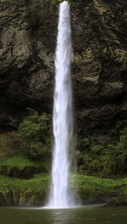 Waireinga / Bridal Veil Falls - A beautiful tall waterfall near Raglan, New Zealand